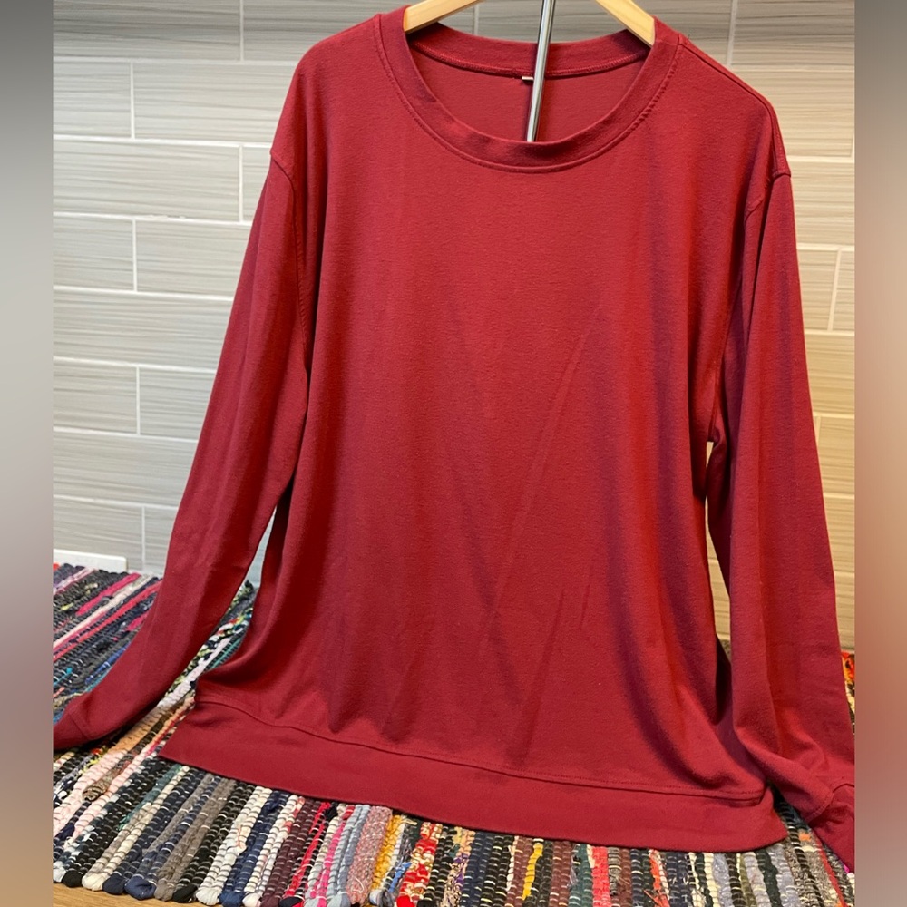 🍀3 FOR $15🍀 | Crew Neck | Long Sleeve | Casual/Classic | 2XL (US 20) | Scarlet